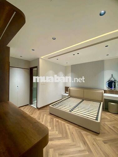 Bán gấp căn tòa Vimeco Nguyễn Chánh. DT182m gồm 4pn, 4wc.Full nội thất