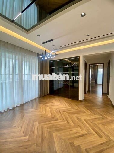 Bán gấp căn tòa Vimeco Nguyễn Chánh. DT182m gồm 4pn, 4wc.Full nội thất