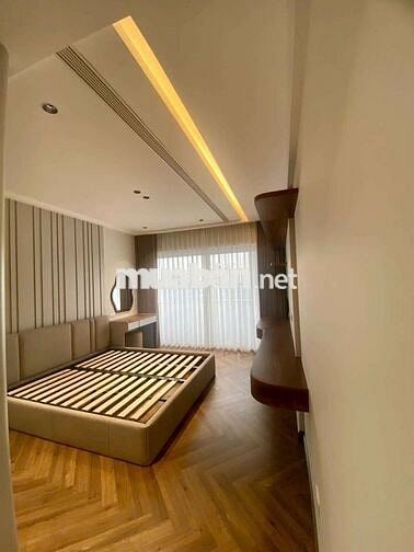 Bán gấp căn tòa Vimeco Nguyễn Chánh. DT182m gồm 4pn, 4wc.Full nội thất