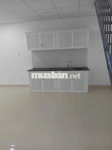 Nhà trống suốt 4x25 , hẻm tải thông , nền gạch men giá 9tr