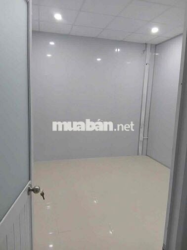 Nhà trống suốt 4x25 , hẻm tải thông , nền gạch men giá 9tr