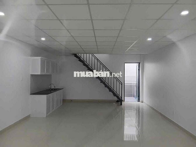 Nhà trống suốt 4x25 , hẻm tải thông , nền gạch men giá 9tr