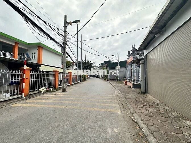 Bán đất phố Bắc Cầu, giá h.iếm 30m²-2.6 tỷ gần bãi đỗ xe, ô tô tránh