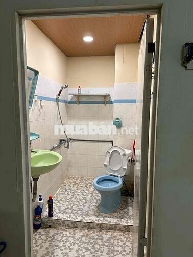 Lầu 2 phòng 48m2 quận 3 cho thuê