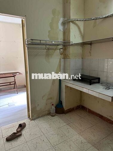 Lầu 2 phòng 48m2 quận 3 cho thuê