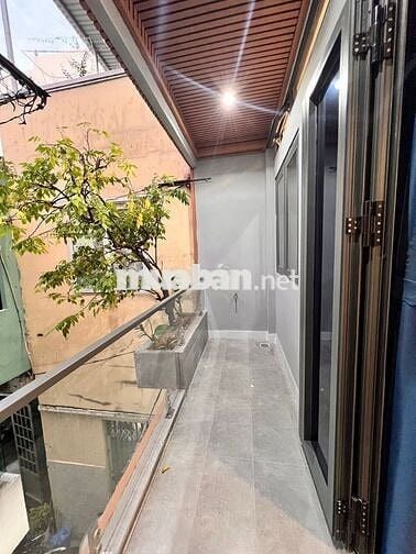 Bán nhà Ni Sư Huỳnh Liên, hẻm rộng, 3 tầng, 3PN, tặng hết nội thất xịn