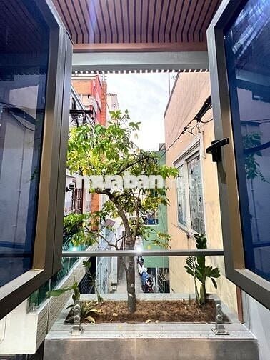 Bán nhà Ni Sư Huỳnh Liên, hẻm rộng, 3 tầng, 3PN, tặng hết nội thất xịn