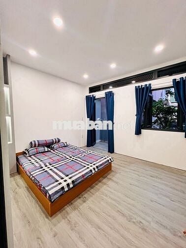 Bán nhà Ni Sư Huỳnh Liên, hẻm rộng, 3 tầng, 3PN, tặng hết nội thất xịn