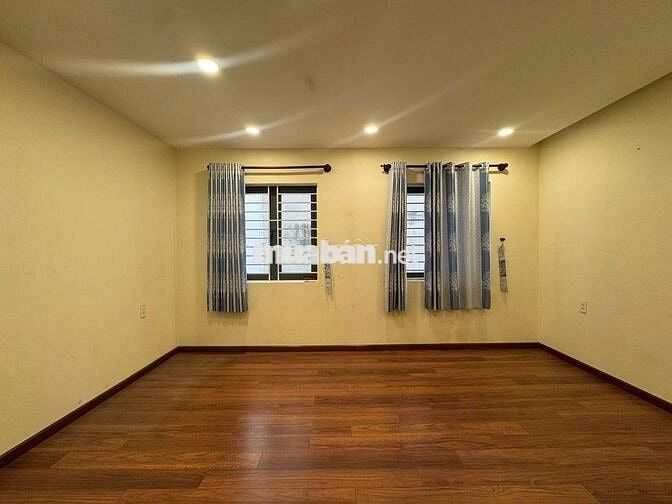 Nhà 1 sẹc hẻm 10m Đặng Thùy Trâm, DT: 5x17m. Trệt 2 lầu ST. 4PN, 5WC