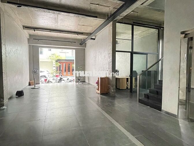 CHO THUÊ NHÀ MT HUỲNH VĂN BÁNH_ TRỆT 4 LẦU SÂN THƯỢNG. THANG MÁY