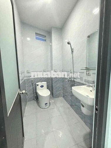 BÁN NHÀ 1 TRỆT 1 LẦU GẦN CHỢ TÂN VẠN