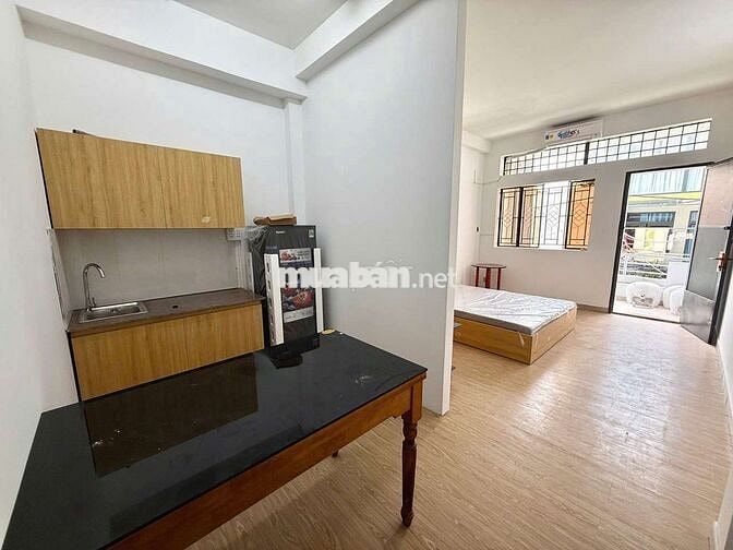 NEW CĂN 1PN BAN CÔNG LỚN, TÁCH BẾP FULL NỘI THẤT GẦN NGÃ TƯ HÀNG XANH