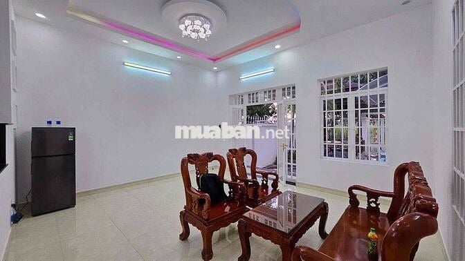 Nhà Hoà Phú , gần Đại Học Quốc Tế Miền Đông 6,7x30 tc 100%. 3pn