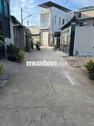 Nhà ngõ hẻm,120m2,3 phòng ngủ, đường lương Văn nho, tân phong