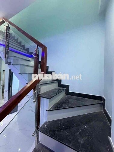 BÁN NHÀ 1 TRỆT 1 LẦU GẦN CHỢ TÂN VẠN