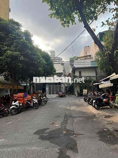 Tầng Trệt 3 Mặt tiền dể buôn bán