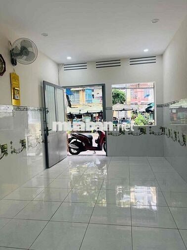 Tầng Trệt 3 Mặt tiền dể buôn bán