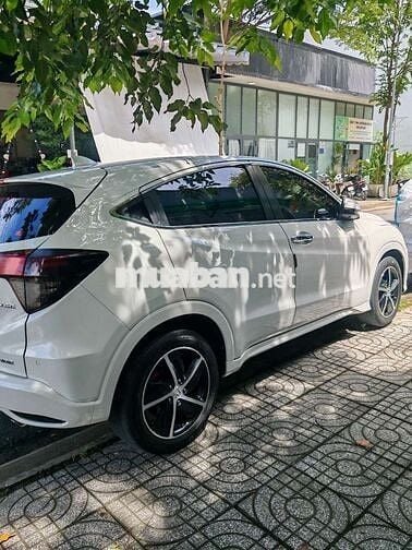 Honda HRV Bản L màu trắng nhập khẩu