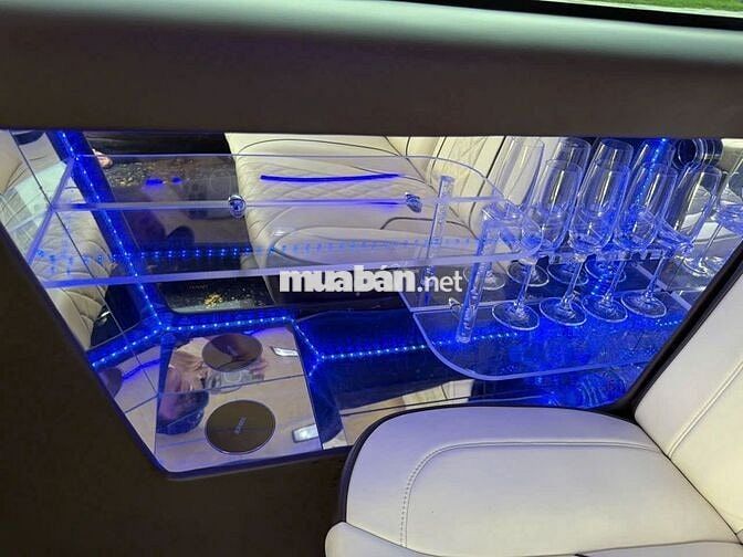 CẦN BÁN CHRYSLER C300 LIMOUSINE