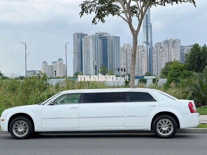 CẦN BÁN CHRYSLER C300 LIMOUSINE