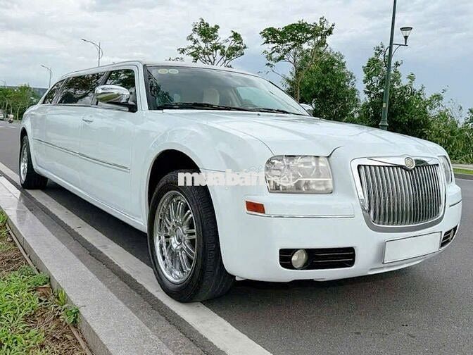 CẦN BÁN CHRYSLER C300 LIMOUSINE