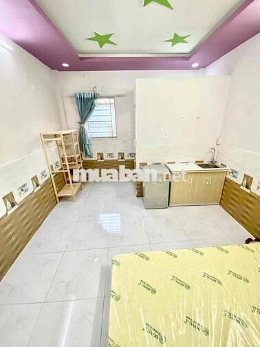 TRỐNG SẴN STUDIO RỘNG RÃI CỬA SỔ TRỜI THOÁNG MÁT PHÙ HỢP Ở 1-3 NGƯỜI