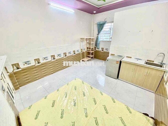 TRỐNG SẴN STUDIO RỘNG RÃI CỬA SỔ TRỜI THOÁNG MÁT PHÙ HỢP Ở 1-3 NGƯỜI