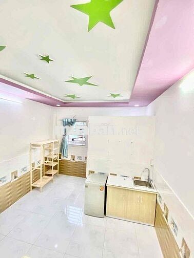 TRỐNG SẴN STUDIO RỘNG RÃI CỬA SỔ TRỜI THOÁNG MÁT PHÙ HỢP Ở 1-3 NGƯỜI