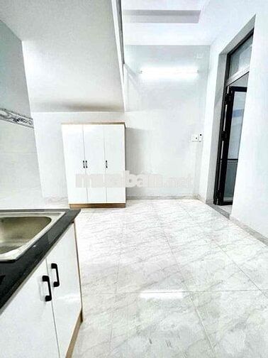 Cho thuê phòng trọ duplex bancol lớn , phòng rộng 30m2 ở được 4-5ng