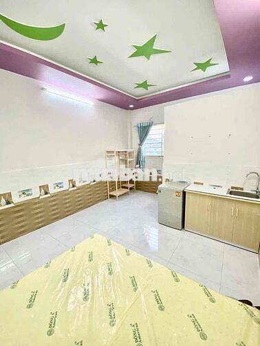 TRỐNG SẴN STUDIO RỘNG RÃI CỬA SỔ TRỜI THOÁNG MÁT PHÙ HỢP Ở 1-3 NGƯỜI