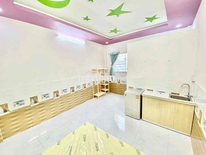 TRỐNG SẴN STUDIO RỘNG RÃI CỬA SỔ TRỜI THOÁNG MÁT PHÙ HỢP Ở 1-3 NGƯỜI