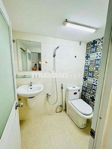 PHÒNG TRỌ GÁC, NGAY CẦU CHỮ Y, Ở 2-3 BẠN THOẢI MÁI, SÁT KHTN UEH SGU