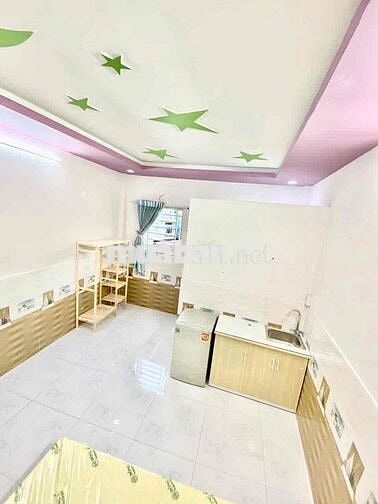 TRỐNG SẴN STUDIO RỘNG RÃI CỬA SỔ TRỜI THOÁNG MÁT PHÙ HỢP Ở 1-3 NGƯỜI