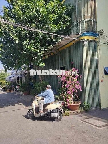 NHÀ 2 MT LÔ GÓC ĐS 21 P8 CHƯA QUA KD