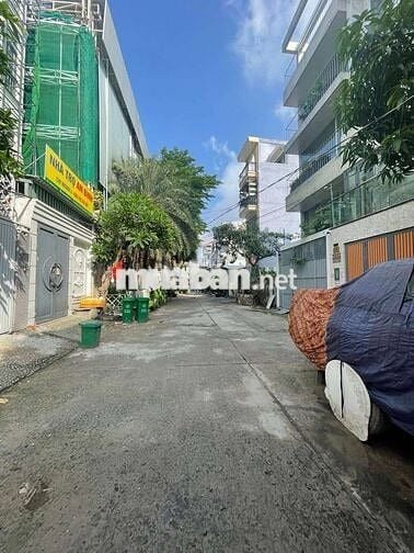 Nhà hẻm 9m 6 phòng 189m2 sàn sẵn thu 24tr/tháng giá chỉ hơn 6 đồng