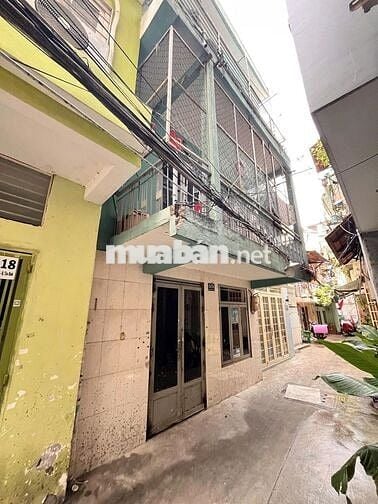 Chỉ 4 tỷ TL, nhà 3 tầng, 27m2, 2 PN, 3WC Nguyễn Thanh Tuyền, P2, TB