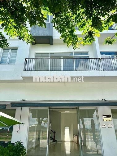 Bán nhà phố 3 tầng dt ngang 5 dài 17 mặt tiền đường 30m dự án sun casa