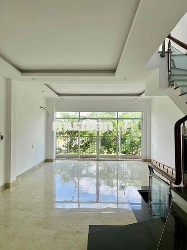 Bán nhà phố 3 tầng dt ngang 5 dài 17 mặt tiền đường 30m dự án sun casa