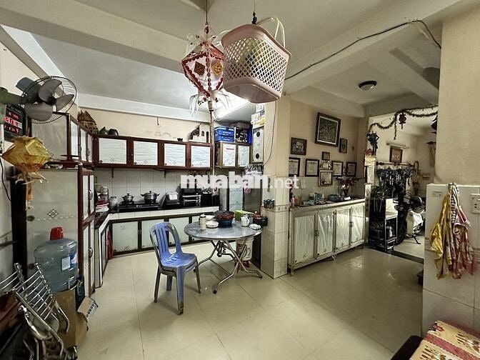 Hạ giá cần bán gấp nhà nát hẻm hướng Nam Phú Thuận Q7