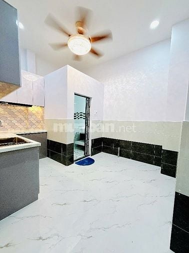 Hẻm Thẳng Cách MT 100m.ngay Trường THPT NGÔ GIA TỰ Bình Đông P15Q8. 