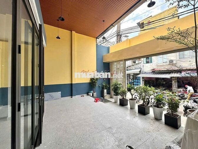 Huỳnh Tịnh Của – Mặt bằng sân vườn chill, giá 2x dễ thương cute !!!