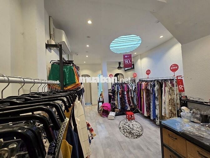 Nhà Đẹp - Vị trí vip MT Nguyễn Trãi Quận 1 gần vòng xoay (4x26) 3 Tầng