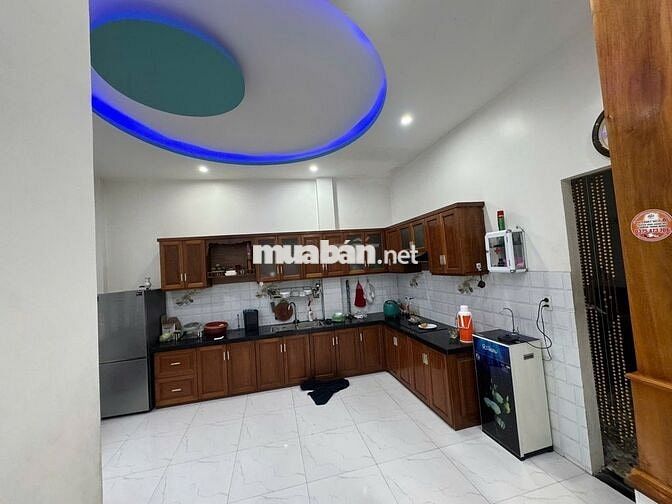 NHÀ 2 TẦNG 2 MẶT KIỆT OTO TRÁNH NHAU NGUYỄN CHÁNH, 4PN, GẦN BIỂN