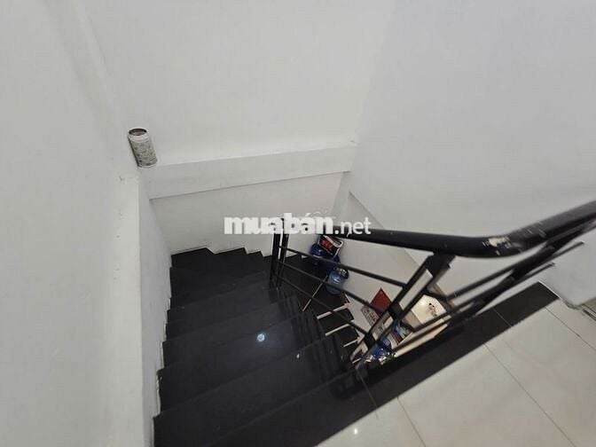 Nhà Đẹp - Vị trí vip MT Nguyễn Trãi Quận 1 gần vòng xoay (4x26) 3 Tầng