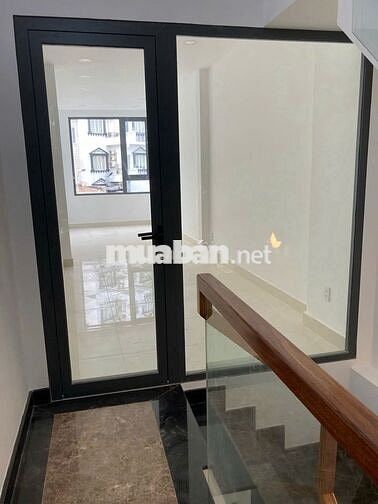 Cho Thuê Nhà Đường Nguyễn Cư Trinh, Quận 1 ( 3 lầu, ST, 4PN, 4WC )