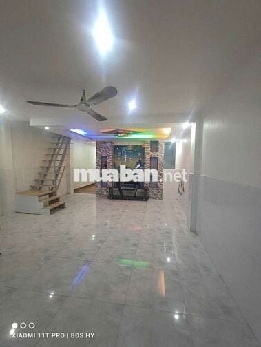 Nhà 1trệt 1lầu 2pn 2wc gần Quốc Lộ 13 HBC 10triệu