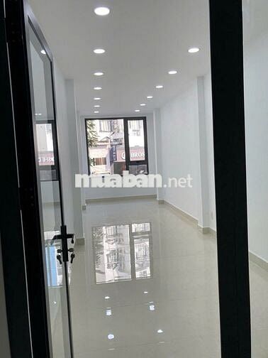 Cho Thuê Nhà Đường Nguyễn Cư Trinh, Quận 1 ( 3 lầu, ST, 4PN, 4WC )