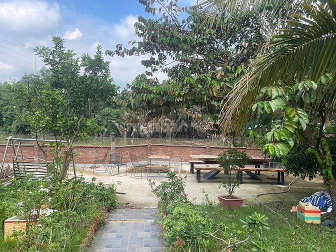 CHO THUÊ NHÀ SÂN VƯỜN DT 10 * 60m  - GẦN VINHOMS QUẬN 9