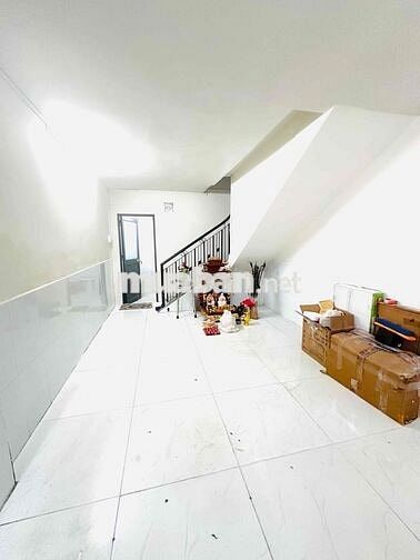 Chính chủ bán nhà mặt tiền ngay chợ Hoà Bình