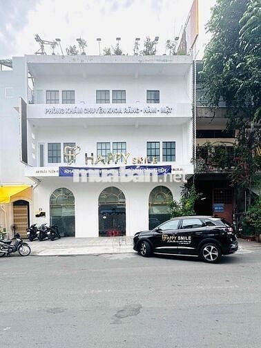 Chính chủ bán nhà mặt tiền ngay chợ Hoà Bình